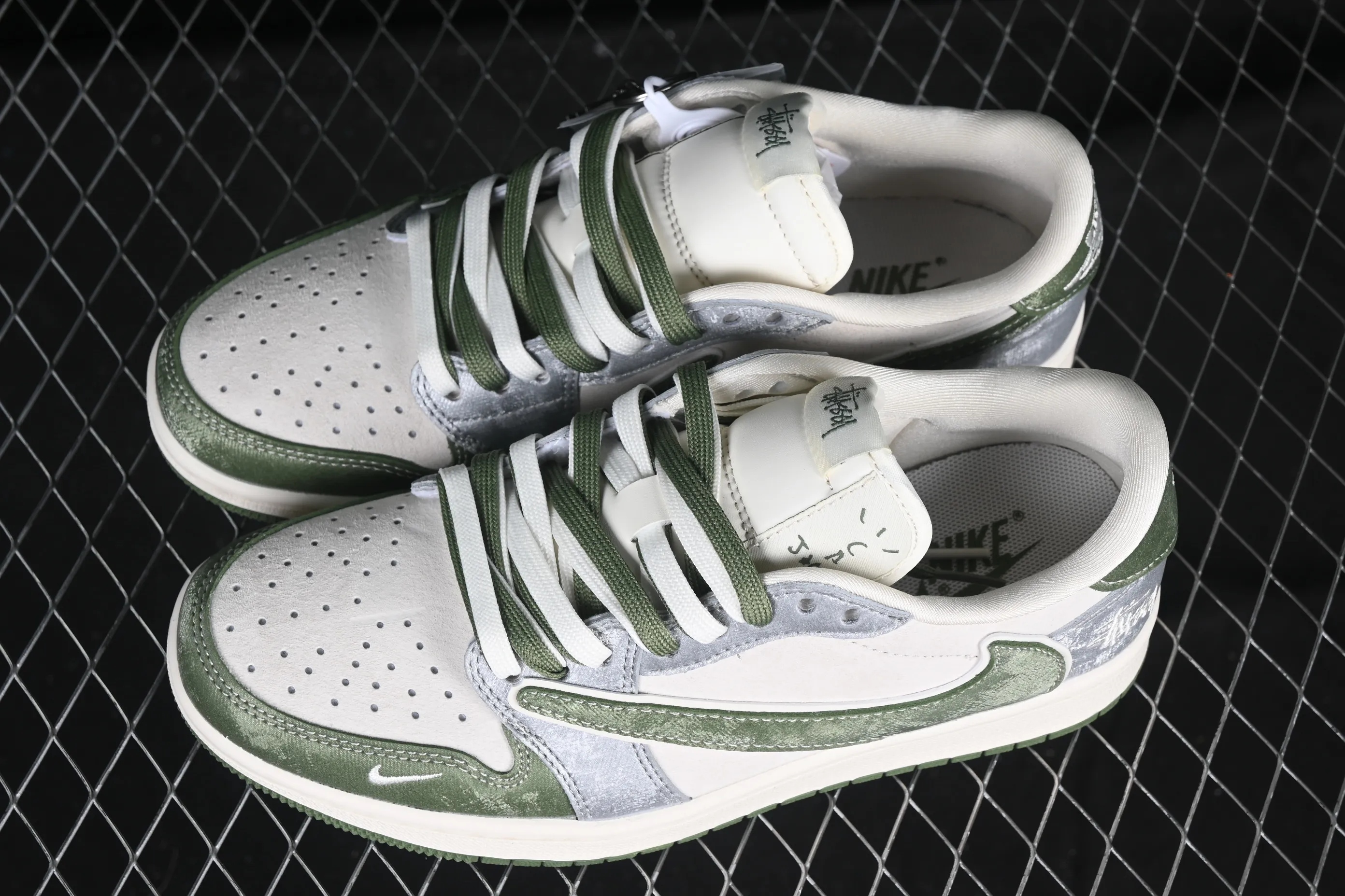 All Categories Air Jordan Jordan Series Basketball Shoes Air Jordan 1 Low High-end Customized Low-top Shoes Travis Scott x Fragment Design x Air Jordan 1 Low OG SP AJ1 Joe 1 Stussi Joint Fruit Green Sandblasting Low-top Cultural Casual Shoes DM9288-012
